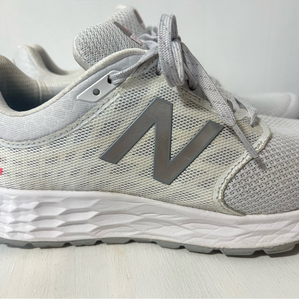 New Balance Fresh Foam Women's White Gray Running Athletic Sneakers Size 9.5 - Picture 3 of 15